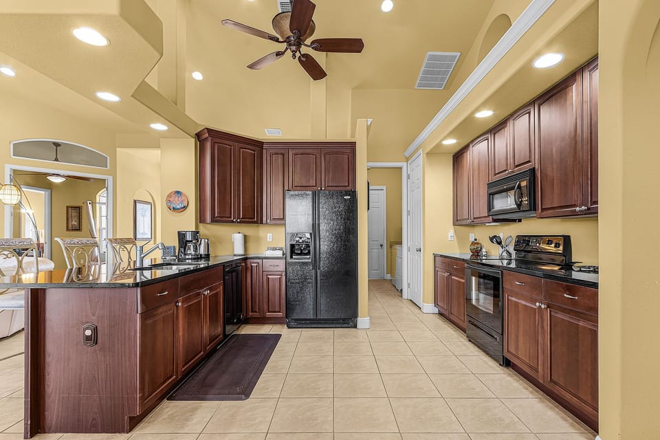 A fully equipped kitchen w/ granite counter tops