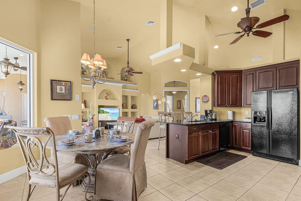 There is also a breakfast nook for 4 to enjoy breakfast and coffee