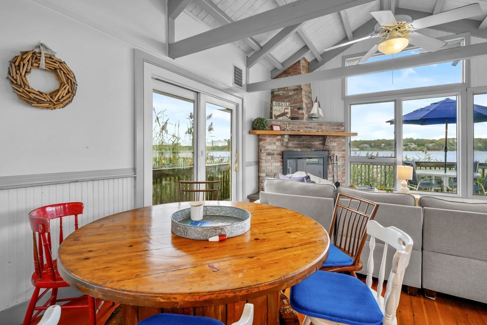 Open concept dining and living room