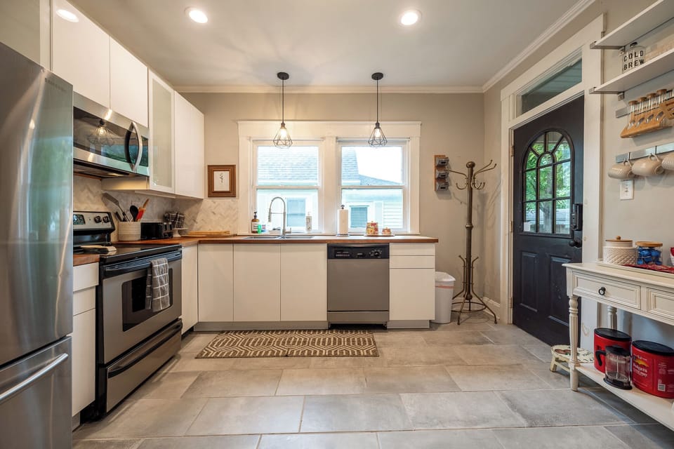 Family House, Balcony | Private kitchen | Toaster