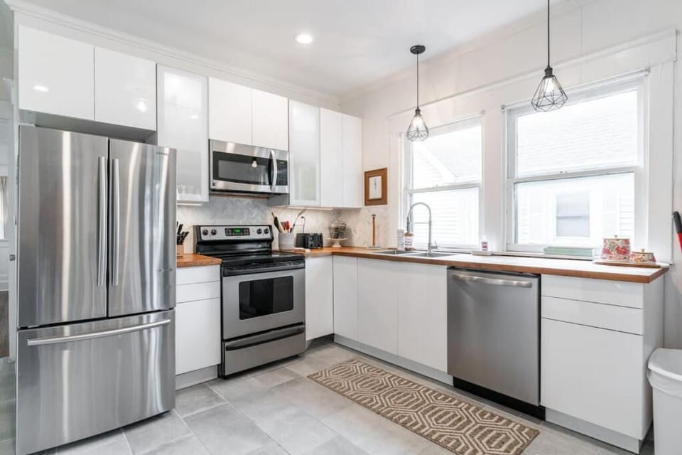 Family House, Balcony | Private kitchen | Toaster