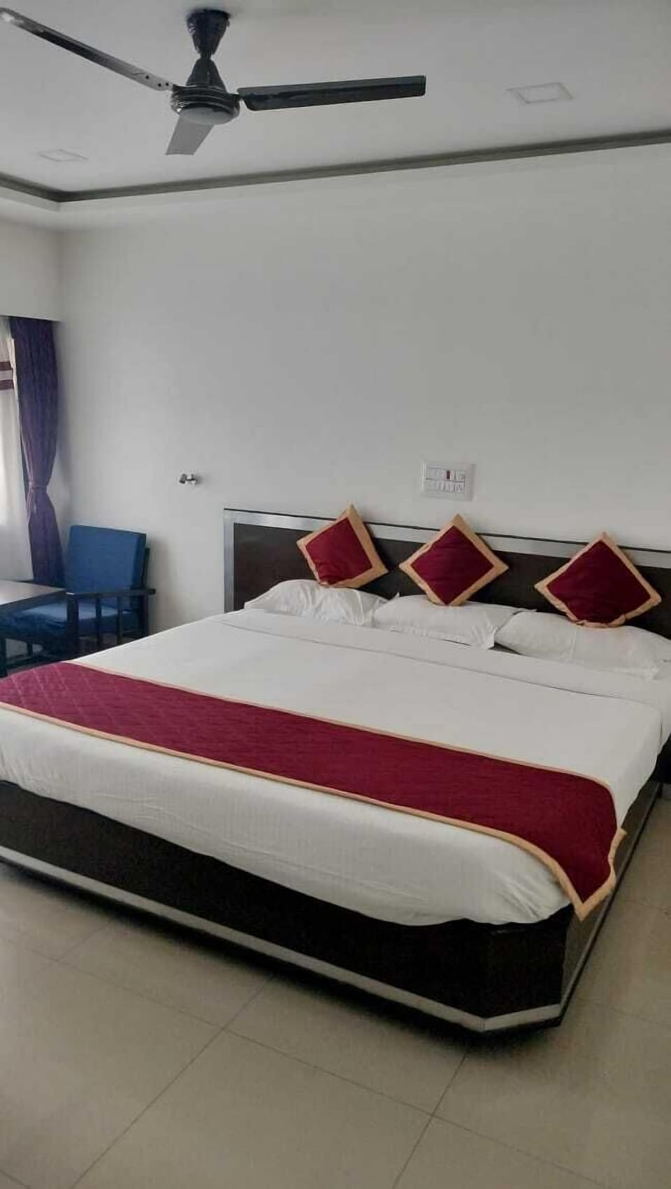 Triple Room | Rollaway beds, bed sheets