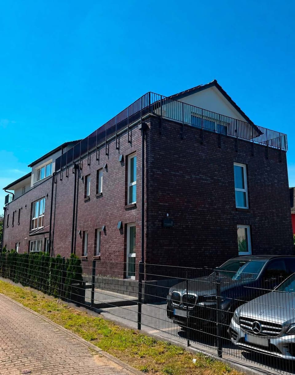 Modernes Boardinghouse mit 8 Einheiten inkl. privaten und kostenfreien Parkplätzen.