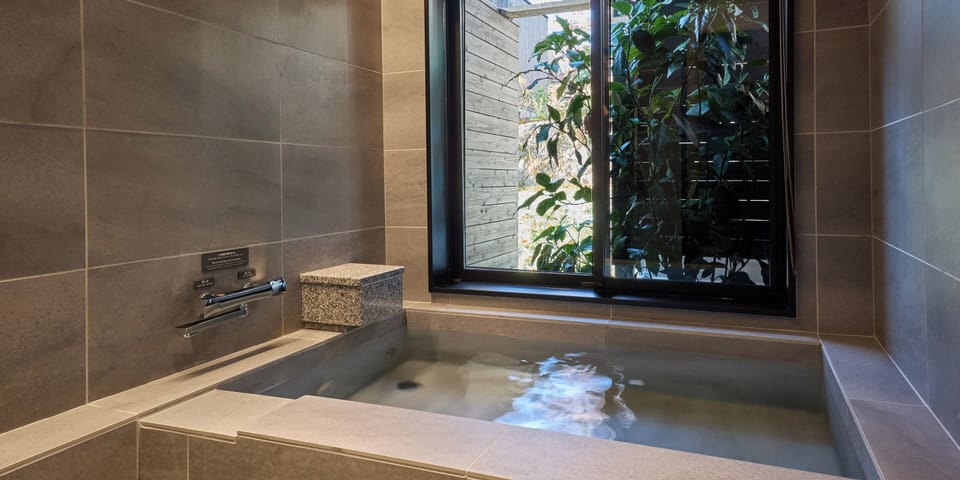 [B]2 Double Beds+4Futon,open-air bath,Non Smoking | Bathroom | Combined shower/tub, spring water tub, free toiletries, hair dryer