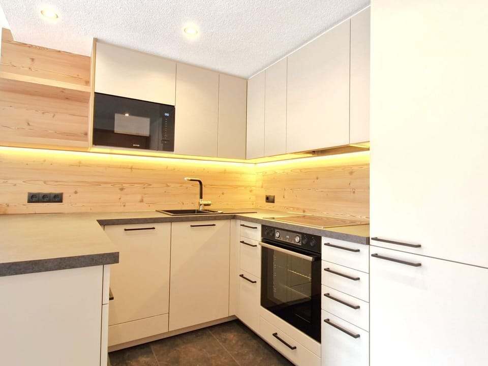 Flooring, Countertop, Wood, Kitchen, Interior Design, Cabinetry, Floor, Home, Kitchen Appliance, Wood Flooring