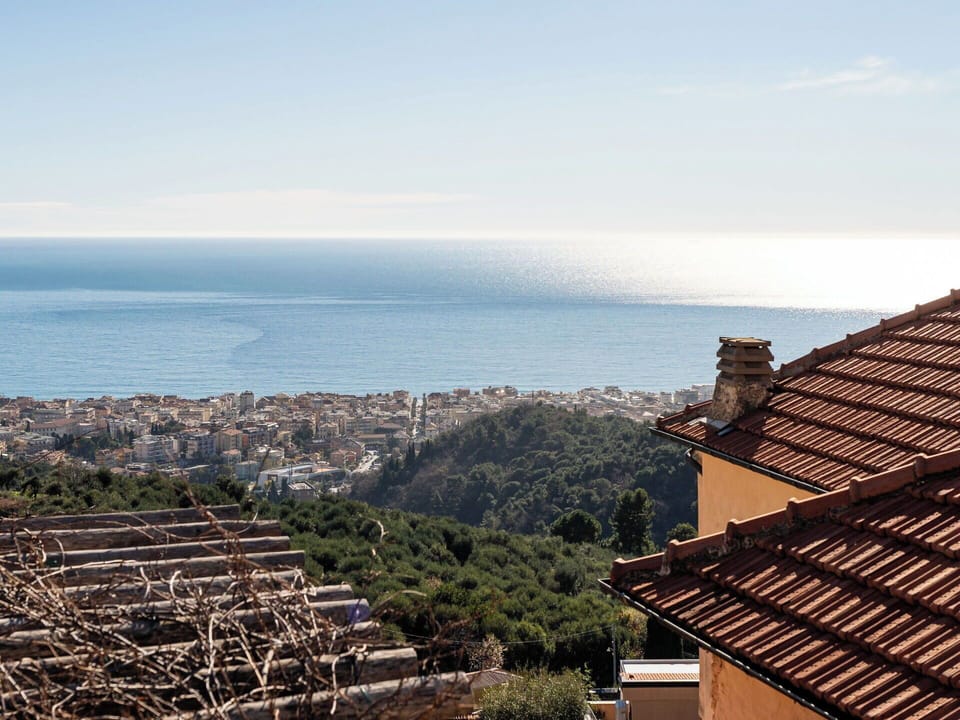 Daytime, Horizon, Roof, Sea, Morning, Ocean, Balcony