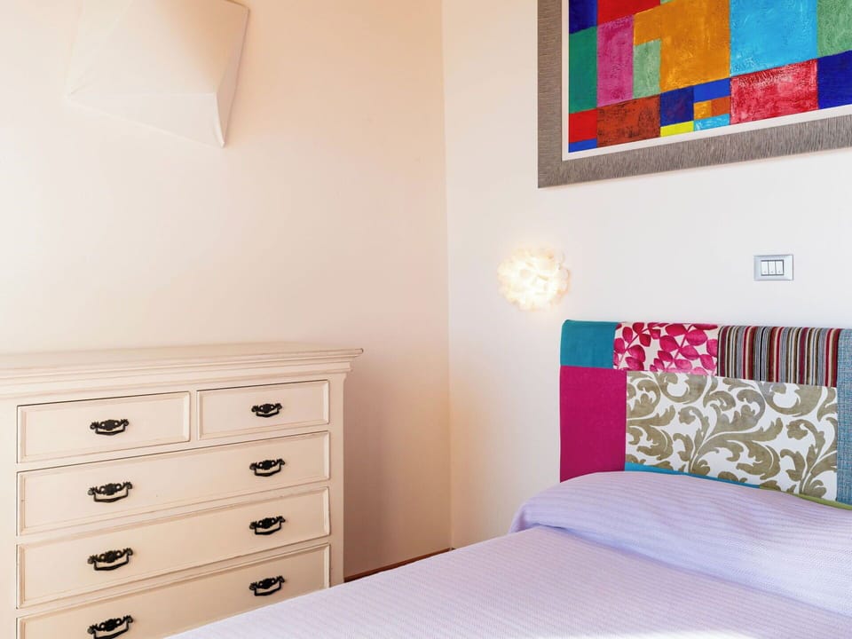 Furniture, Bed, Bedroom, Bedding, Interior Design, Wall, Bed Sheet, Linens, Wood, Room