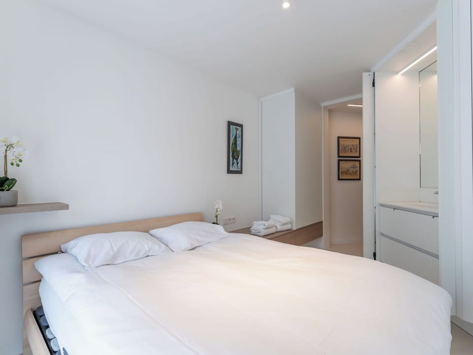 Furniture, Bed, Interior Design, Bedroom, Flooring, Wall, Floor, Wood, Ceiling, Room