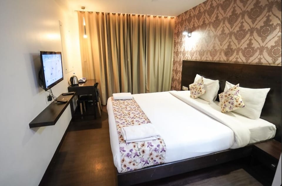 Deluxe Double Room, City View | Desk, laptop workspace, iron/ironing board, free WiFi