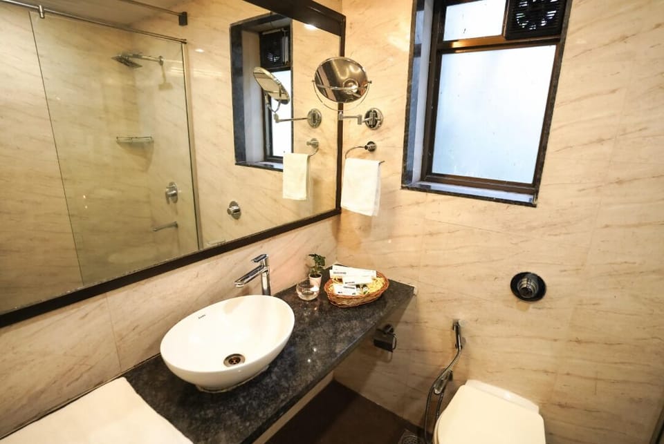 Deluxe Double Room, City View | Bathroom | Shower, towels, soap, shampoo