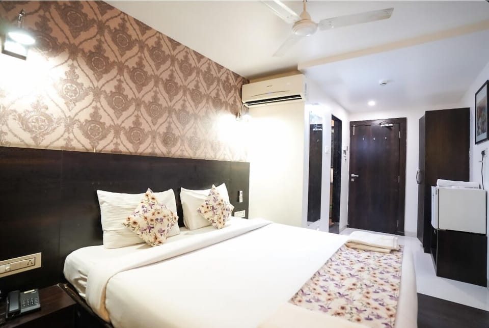 Deluxe Double Room, City View | Desk, laptop workspace, iron/ironing board, free WiFi