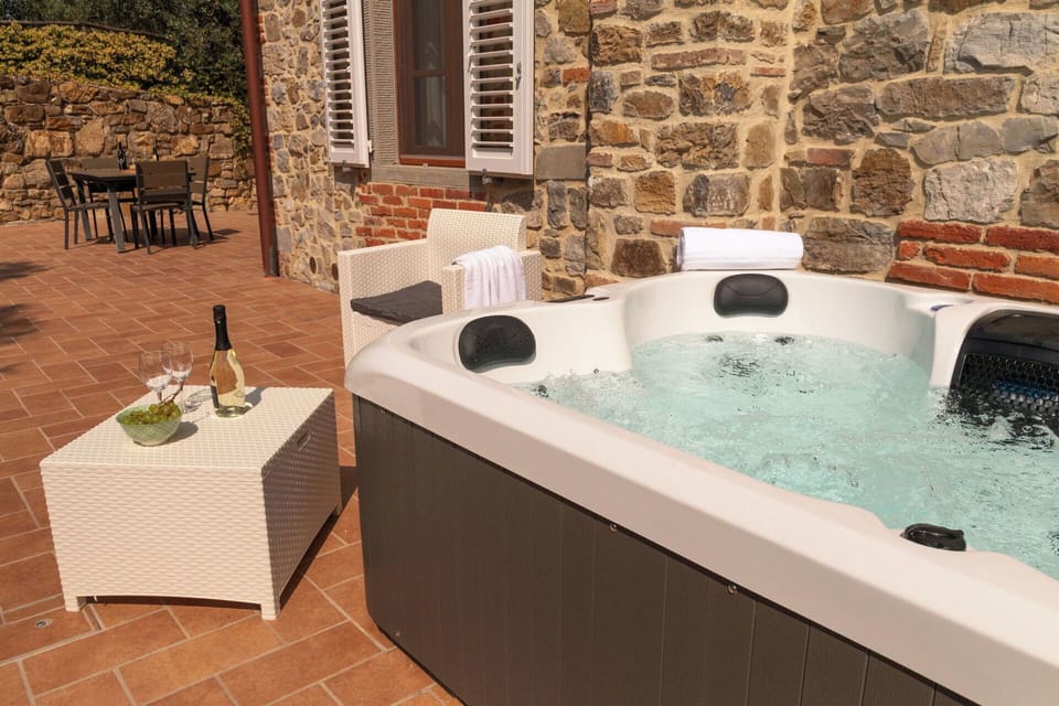 Plumbing Fixture, Resort, Swimming Pool, Houseplant, Jacuzzi, Flowerpot, Bathtub, Eco Hotel, Wood Stain