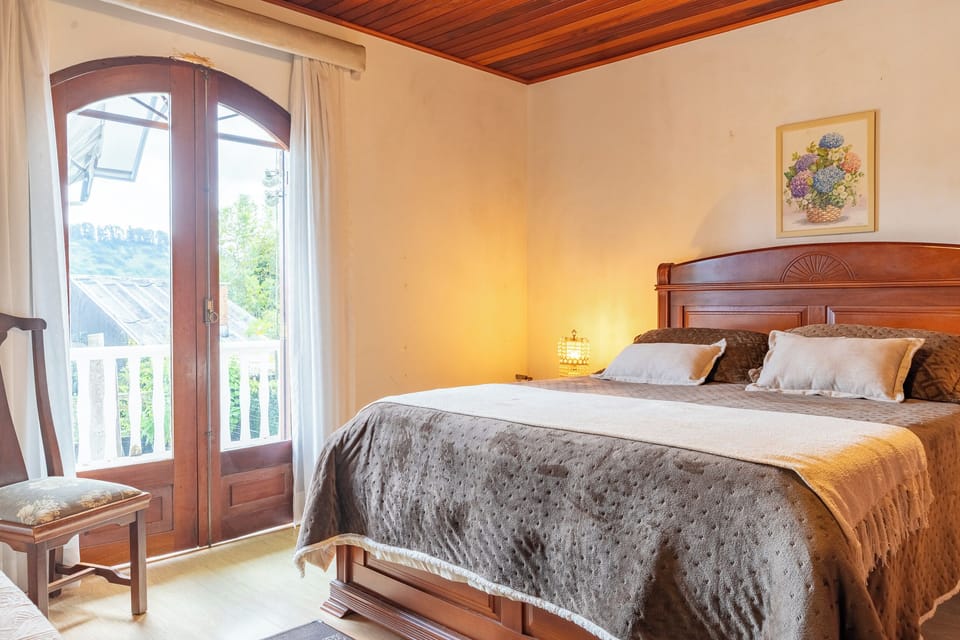 Triple Room | Minibar, blackout drapes, free cribs/infant beds, free WiFi
