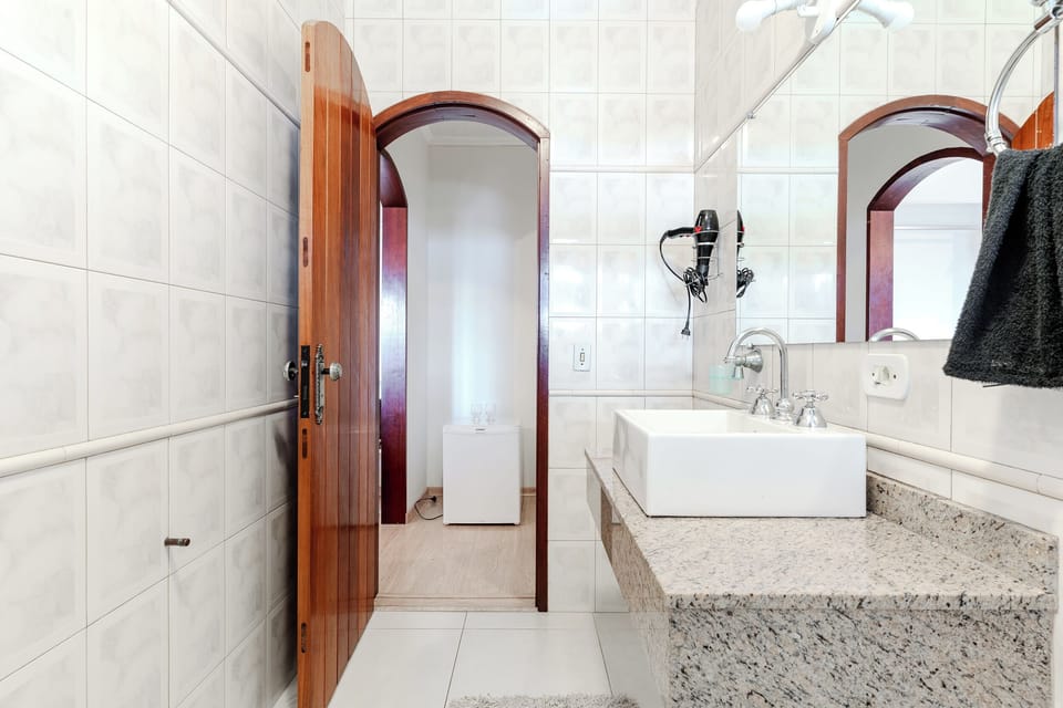 Quadruple Room | Bathroom | Shower, free toiletries, hair dryer, towels