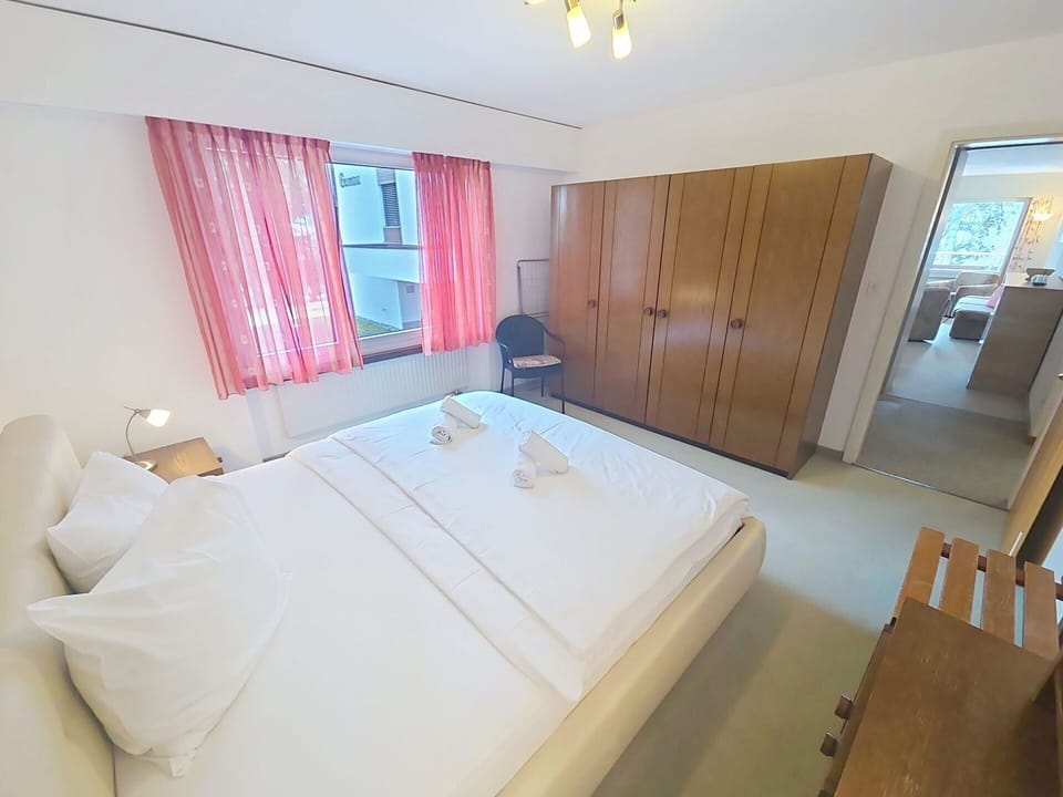 Floor, Interior Design, Flooring, Bed, Bedroom, Apartment, Bed Frame, Ceiling, Bedding, Bed Sheet