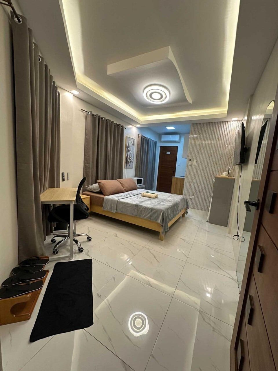 Deluxe Double Room | Desk, WiFi (free), bed sheets