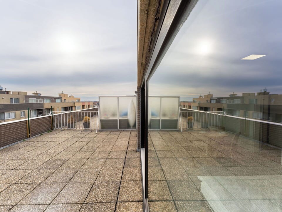 Interior Design, Wall, Flooring, Wood, Ceiling, Furniture, Floor, Room, Lighting, Apartment