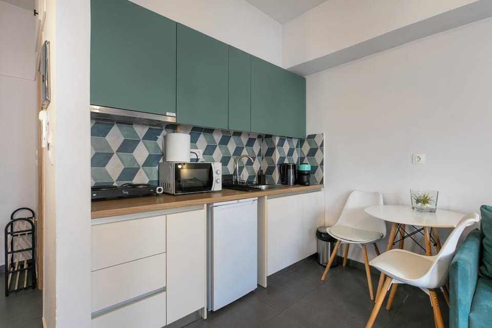 Studio, 1 Double Bed, Kitchenette, City View | Private kitchenette | Mini-fridge, microwave, stovetop, espresso maker