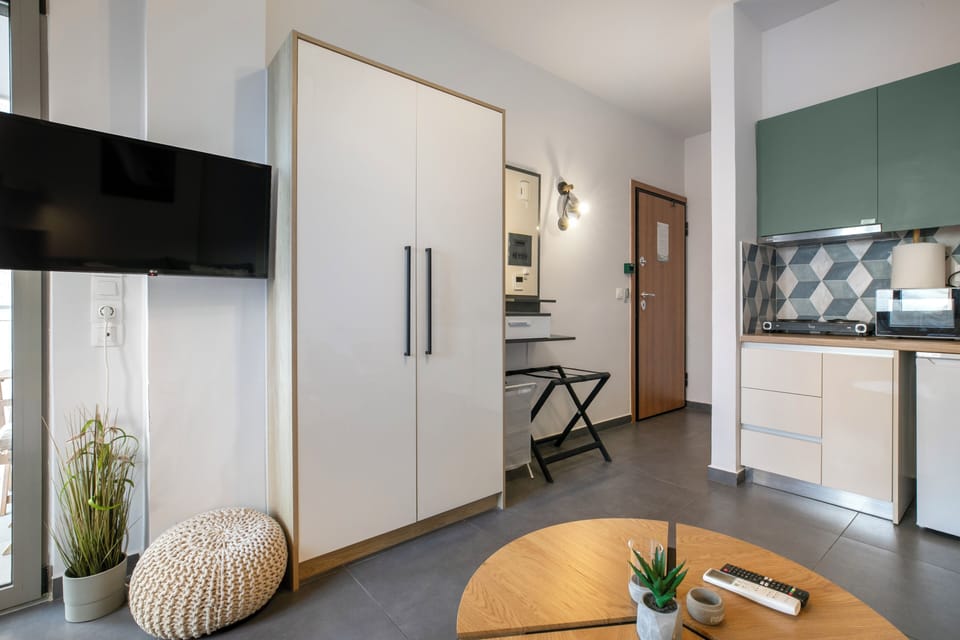 Studio, 1 Double Bed, Kitchenette, City View | Living area | 43-inch Smart TV with digital channels, Netflix, streaming services