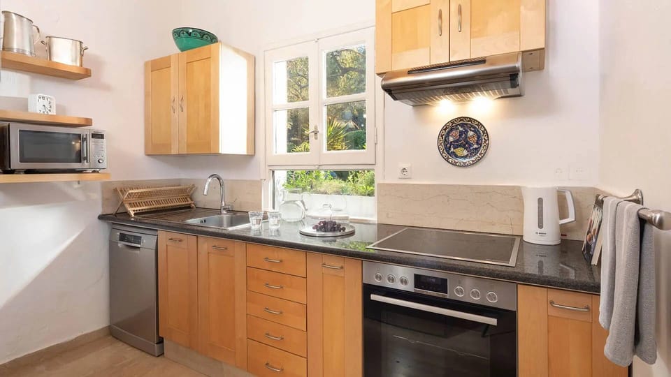 Comfort Villa, Sea View | Private kitchen | Electric kettle, toaster