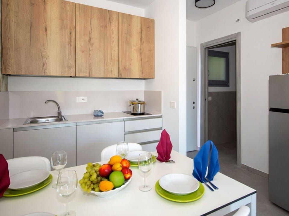 Apartment, Condominium, Hotel