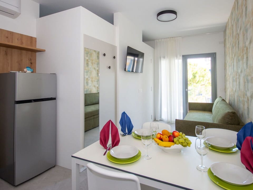 Apartment, Condominium, Hotel