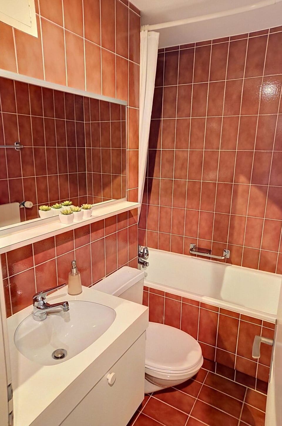 Bathroom, Bathroom Sink, Plumbing Fixture, Sink, Flooring, Floor, Interior Design, Tap, Tile, Plumbing