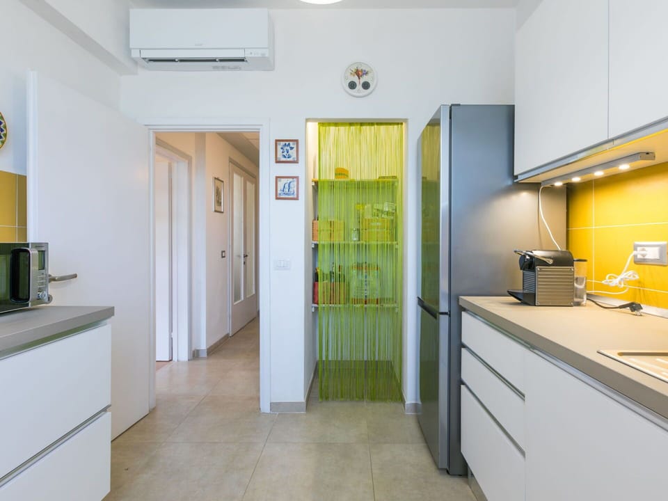 Kitchen, Kitchen Appliance, Interior Design, Countertop, Major Appliance, Flooring, Wood, Ceiling, Cabinetry, Floor