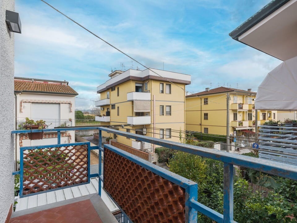 Apartment, Residential Area, Balcony, Condominium