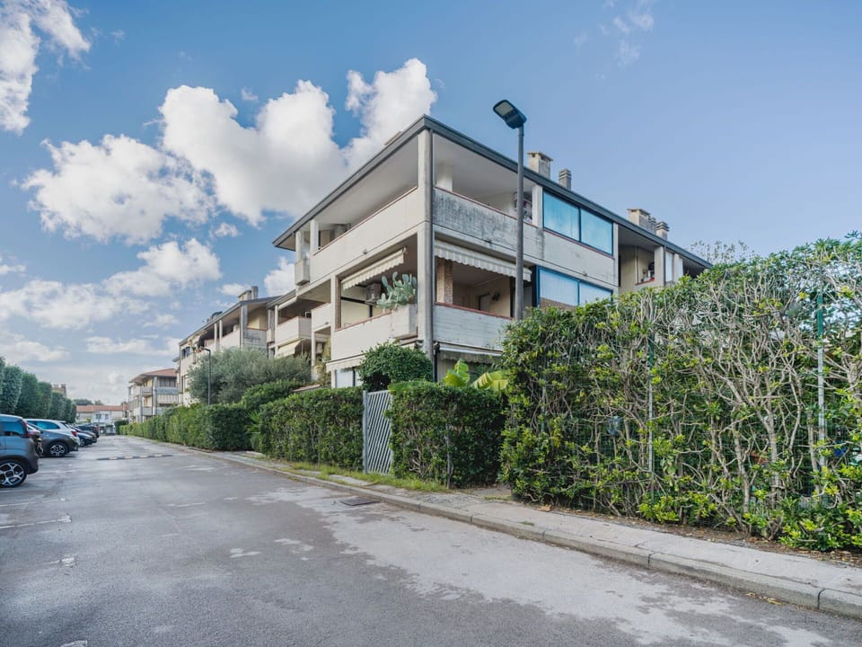 Residential Area, Apartment, Condominium, Balcony, Suburb, Parking
