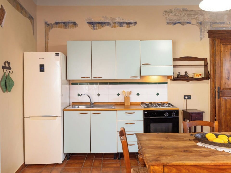 Kitchen Appliance, Kitchen, Furniture, Countertop, Major Appliance, Cabinetry, Flooring, Interior Design, Wood, Floor