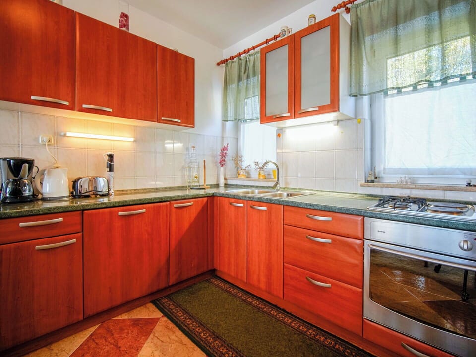 Kitchen, Kitchen Appliance, Major Appliance, Countertop, Cabinetry, Flooring, Interior Design, Kitchen Sink, Room, Floor