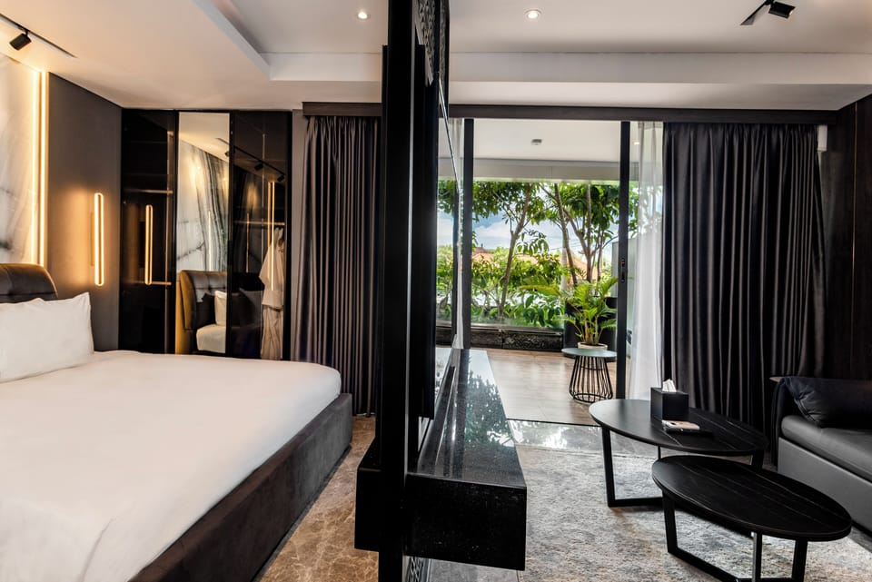 Deluxe Studio Suite, 1 King Bed, Garden View | Garden view