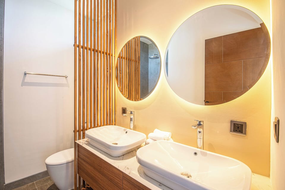 Refined 5BR Contemporary Villa 400m to the Beach Villa in North Kuta