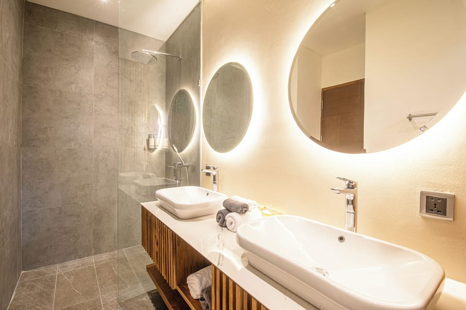 Designer 5br Villa 400m to Caf del Mar Villa in North Kuta