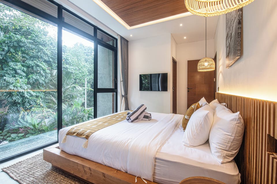 Designer 5br Villa 400m to Caf del Mar Villa in North Kuta
