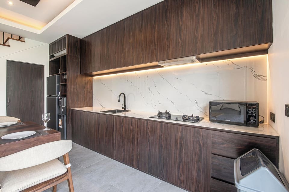 House | 5 bedrooms, desk