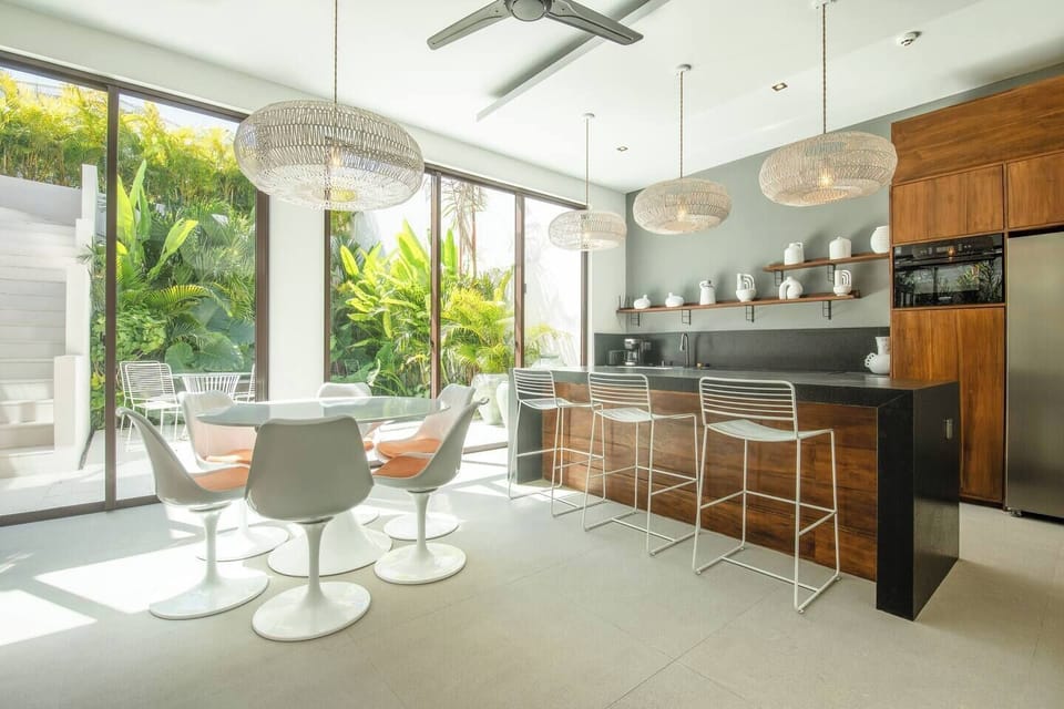 House | 3 bedrooms, desk