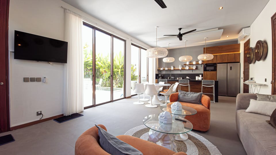 House | 3 bedrooms, desk