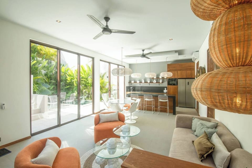 House | 3 bedrooms, desk
