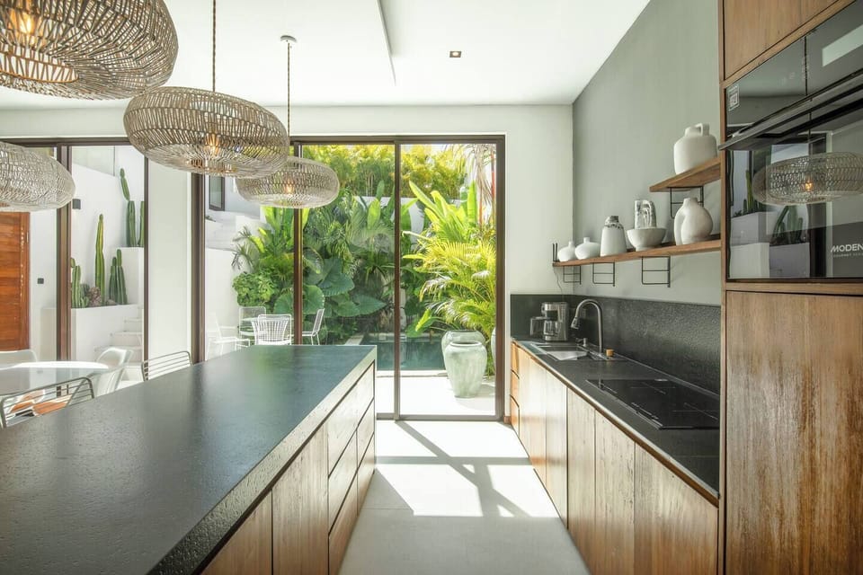 House | 3 bedrooms, desk