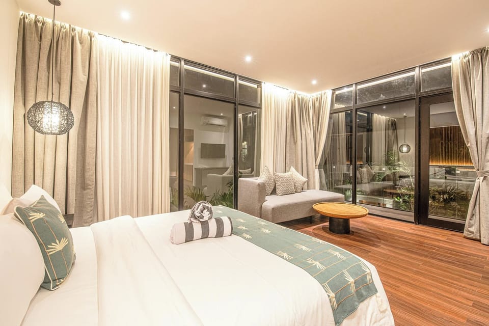 House | 6 bedrooms, desk