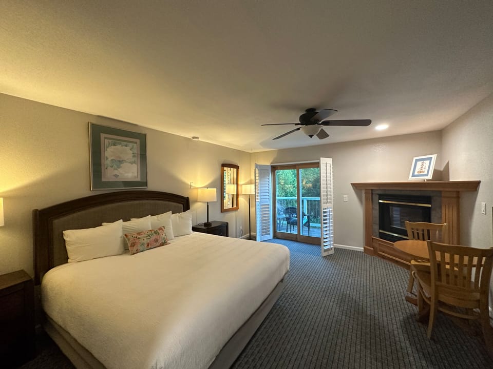 Deluxe Room, 1 King Bed, Fireplace | Pillowtop beds, cribs/infant beds, free WiFi, bed sheets