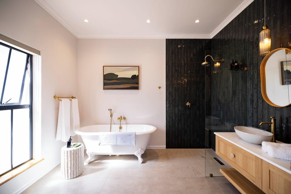 Luxury Double or Twin Room, 1 King Bed, Garden View | Bathroom | Separate tub and shower, free toiletries, hair dryer, towels
