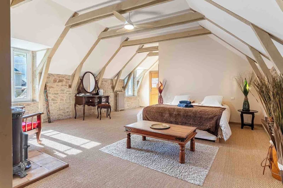 Chambre Grands Voyageurs | Blackout drapes, free WiFi