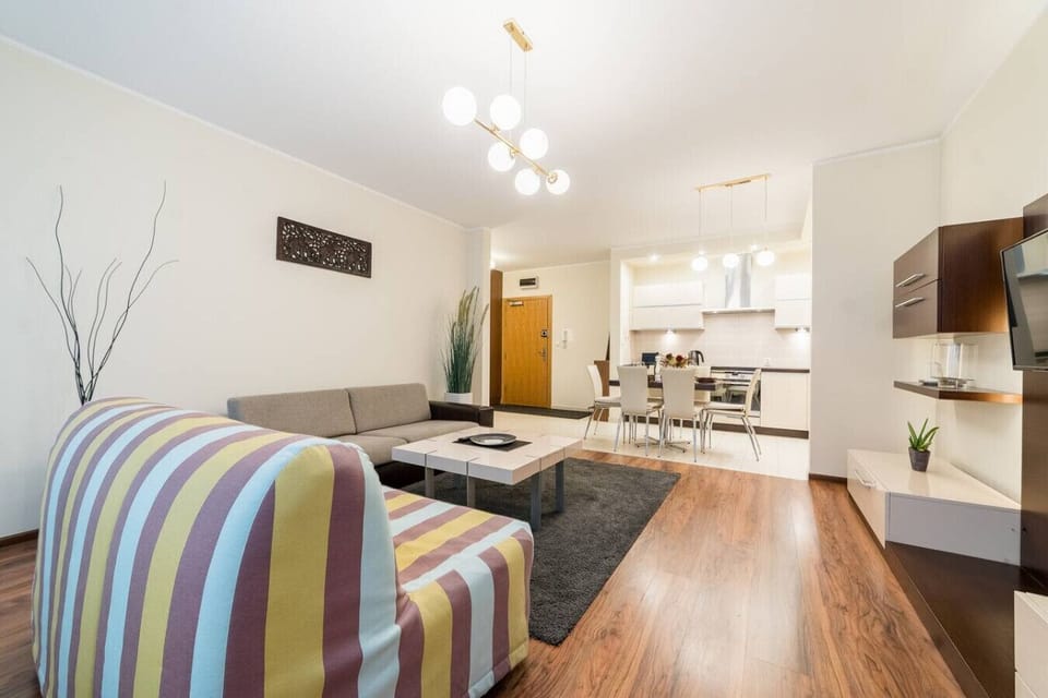 Centrally Located Apartment with Balcony Perfect for Five | Book Now With RENTUJEMY