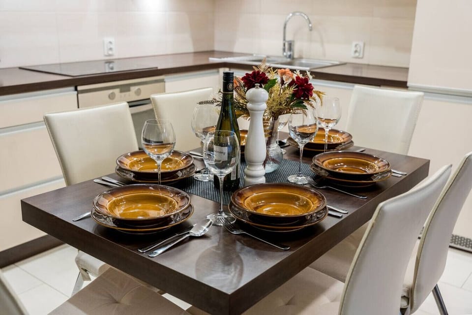 Centrally Located Apartment with Balcony Perfect for Five | Book Now With RENTUJEMY