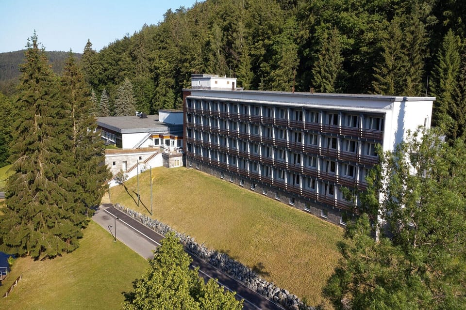 Hotel Exterior [summer]