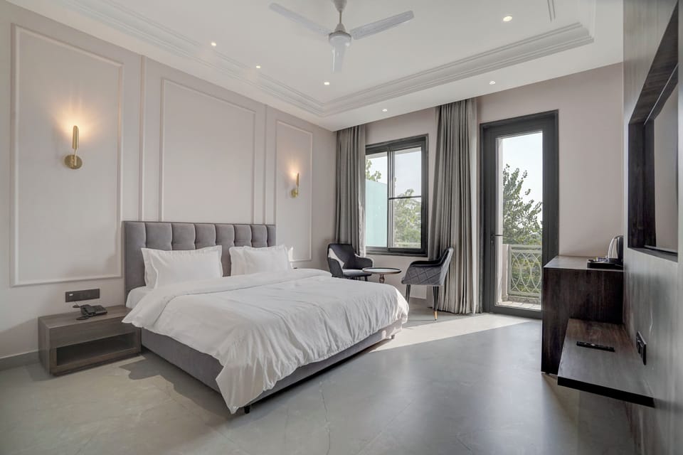 Executive Room | Select Comfort beds, in-room safe, desk, laptop workspace