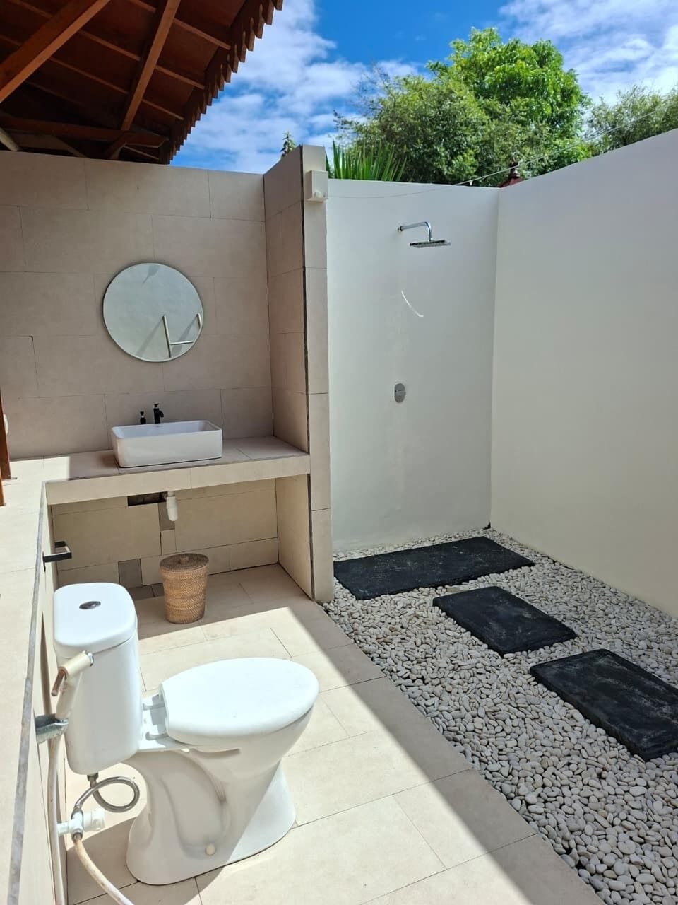 Free toiletries, towels, soap, shampoo